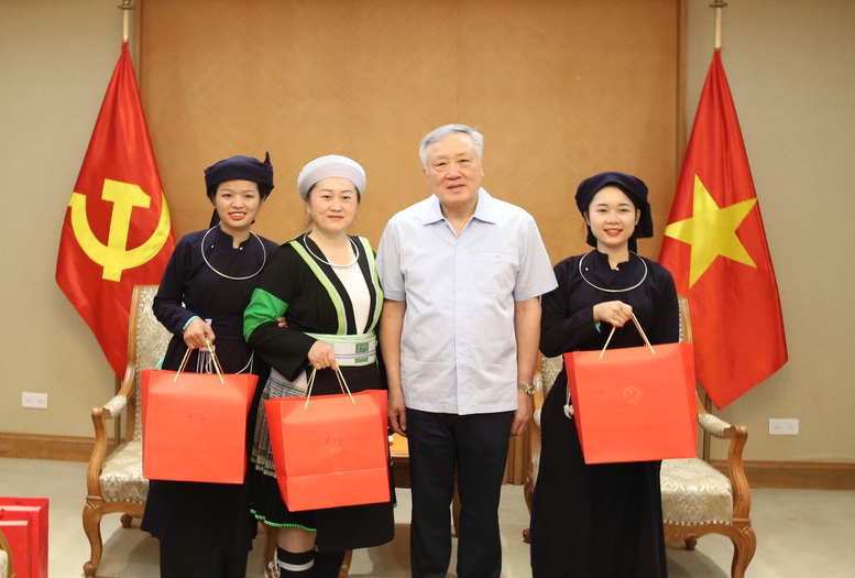 Sự nỗ lực, cống hiến thầm lặng của các cô giáo là rất cao cả, thiêng liêng- Ảnh 2. Sự nỗ lực, cống hiến thầm lặng của các cô giáo là rất cao cả, thiêng liêng- Ảnh 2.