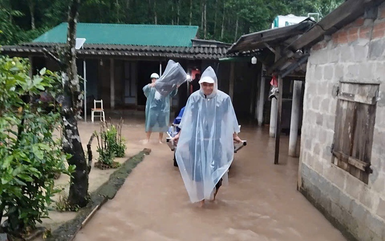 Mưa lớn gây ngập lụt, chia cắt nhiều khu vực ở Quảng Trị