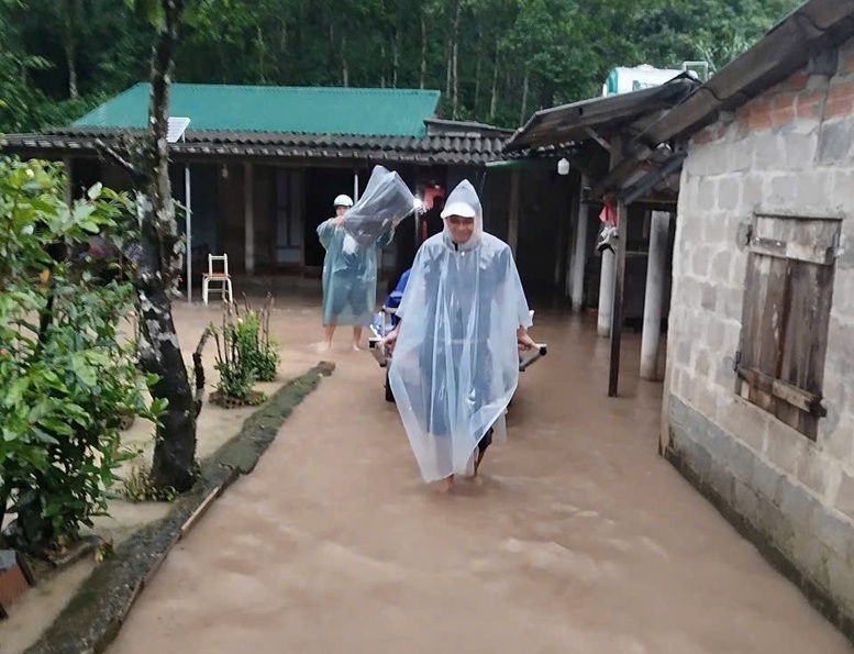 Mưa lớn gây ngập lụt, chia cắt nhiều khu vực ở Quảng Trị- Ảnh 1. Mưa lớn gây ngập lụt, chia cắt nhiều khu vực ở Quảng Trị- Ảnh 1.