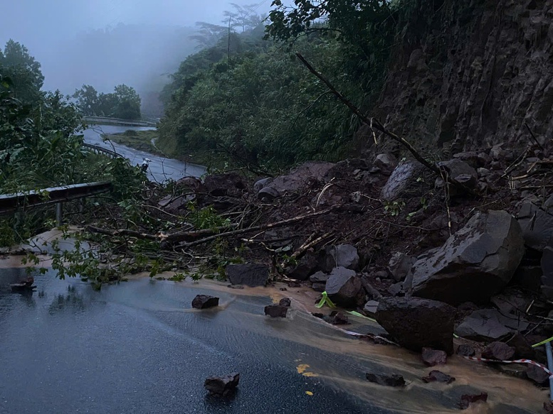 Mưa lớn gây ngập lụt, chia cắt nhiều khu vực ở Quảng Trị- Ảnh 2. Mưa lớn gây ngập lụt, chia cắt nhiều khu vực ở Quảng Trị- Ảnh 2.