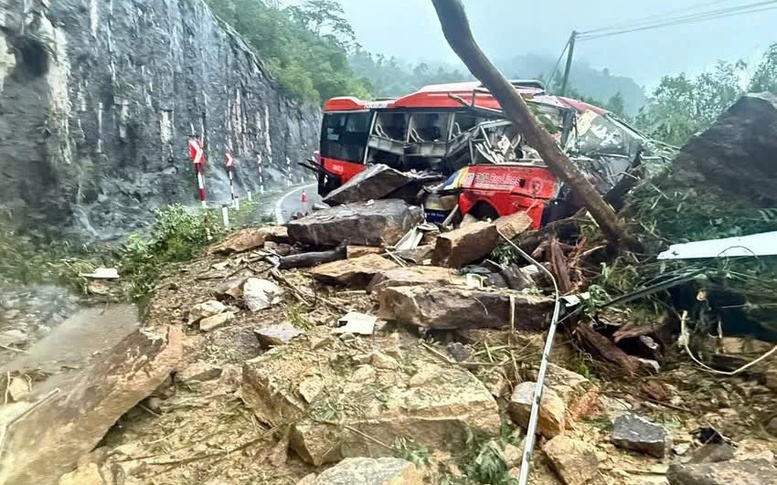 Thủ tướng Chính phủ yêu cầu khẩn trương nhất đưa các nạn nhân còn bị mắc kẹt ra khỏi khu vực sạt lở đèo Khánh Lê