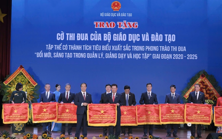 Thi đua đổi mới sáng tạo, đưa giáo dục phát triển bền vững