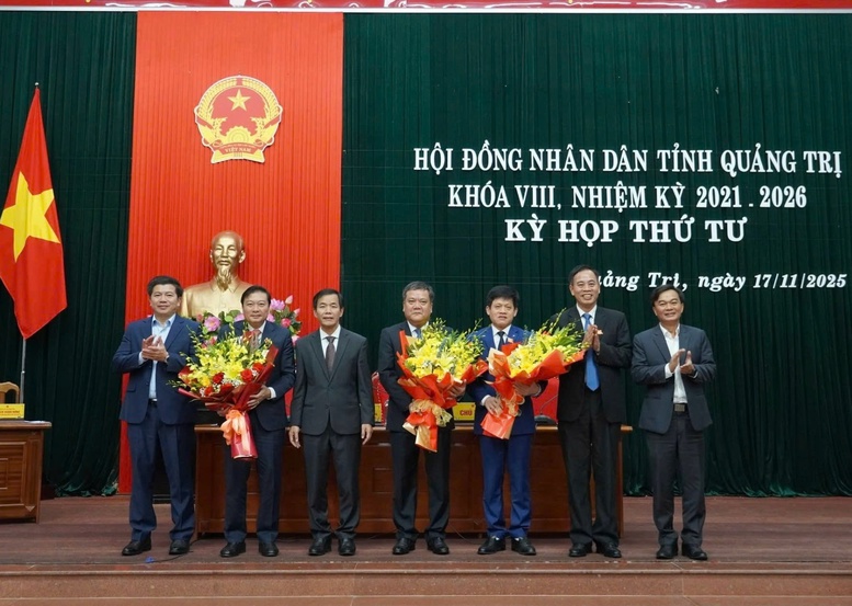 Đồng chí Lê Hồng Vinh được bầu làm Chủ tịch UBND tỉnh Quảng Trị- Ảnh 1. Đồng chí Lê Hồng Vinh được bầu làm Chủ tịch UBND tỉnh Quảng Trị- Ảnh 1.