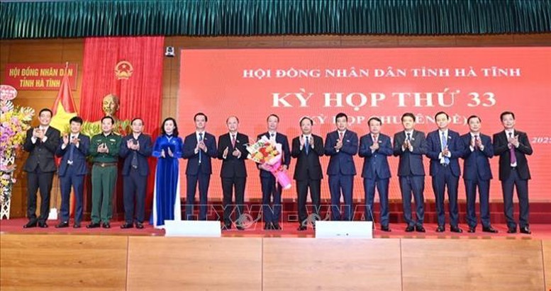 Ông Phan Thiên Định được bầu giữ chức Chủ tịch UBND tỉnh Hà Tĩnh- Ảnh 2. Ông Phan Thiên Định được bầu giữ chức Chủ tịch UBND tỉnh Hà Tĩnh- Ảnh 2.