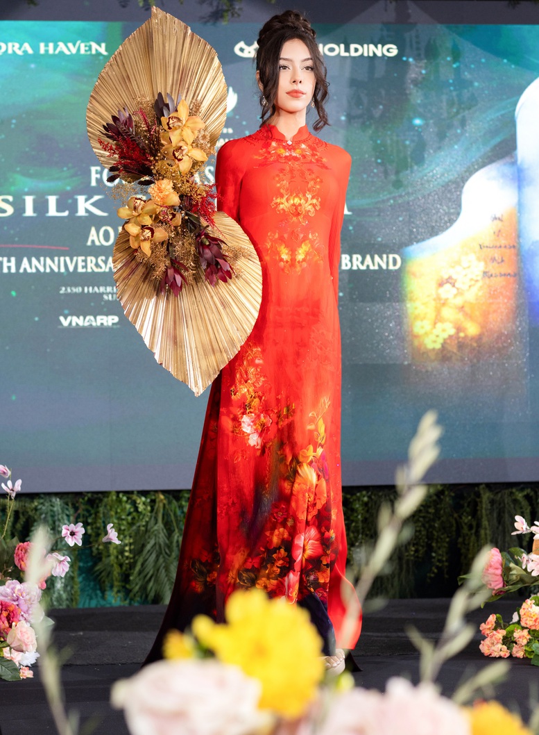 NTK Đỗ Trịnh Hoài Nam quảng bá tinh hoa Áo dài Việt đến Hoa Kỳ- Ảnh 11. NTK Đỗ Trịnh Hoài Nam quảng bá tinh hoa Áo dài Việt đến Hoa Kỳ- Ảnh 11.