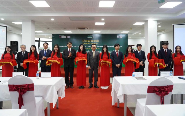 Khai trương Trung tâm Nghiên cứu, phát triển công nghệ cao Việt Nam-Nhật Bản