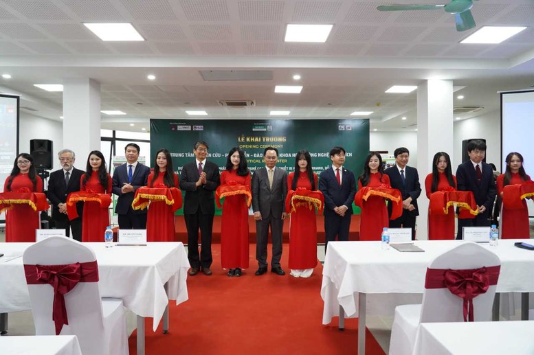 Khai trương Trung tâm Nghiên cứu, phát triển công nghệ cao Việt Nam-Nhật Bản- Ảnh 1.