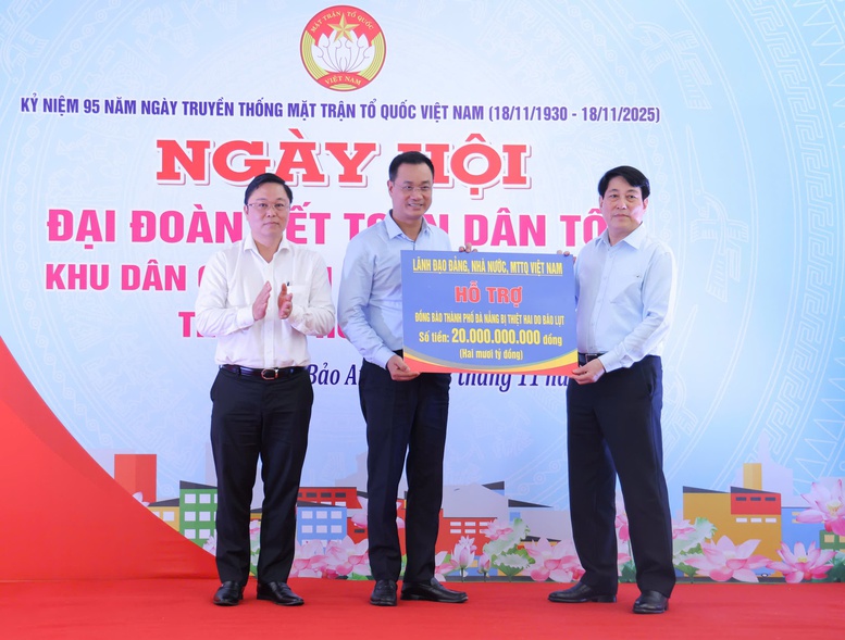 Chủ tịch nước Lương Cường dự Ngày hội Đại đoàn kết toàn dân tại Đà Nẵng- Ảnh 1.