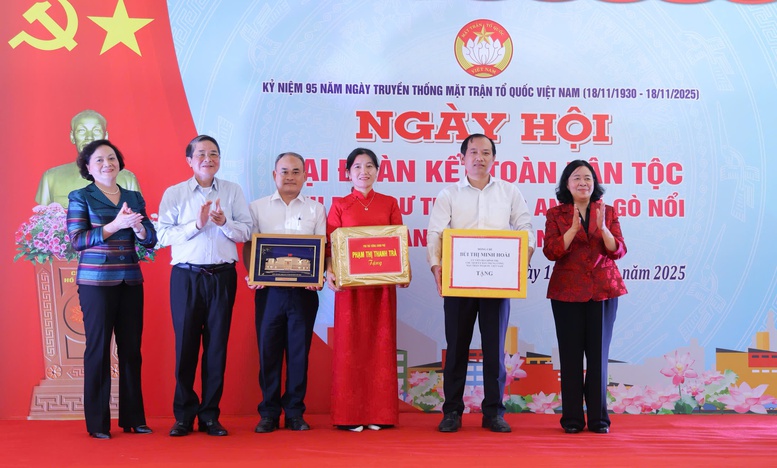 Chủ tịch nước Lương Cường dự Ngày hội Đại đoàn kết toàn dân tại Đà Nẵng- Ảnh 3.