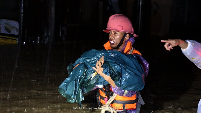 Gia Lai triển khai các biện pháp khẩn cấp ứng phó với mưa lũ đặc biệt lớn- Ảnh 4. Gia Lai triển khai các biện pháp khẩn cấp ứng phó với mưa lũ đặc biệt lớn- Ảnh 4.