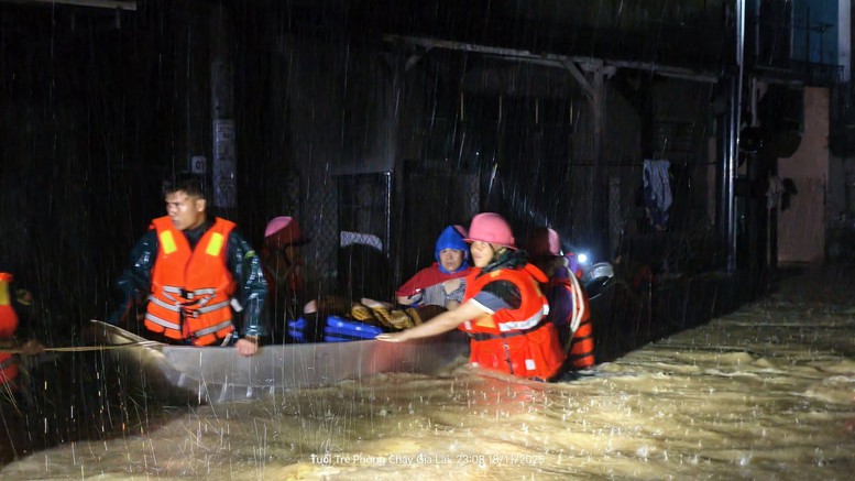 Gia Lai triển khai các biện pháp khẩn cấp ứng phó với mưa lũ đặc biệt lớn- Ảnh 5. Gia Lai triển khai các biện pháp khẩn cấp ứng phó với mưa lũ đặc biệt lớn- Ảnh 5.