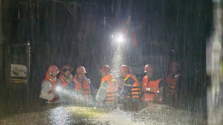 Gia Lai triển khai các biện pháp khẩn cấp ứng phó với mưa lũ đặc biệt lớn- Ảnh 2. Gia Lai triển khai các biện pháp khẩn cấp ứng phó với mưa lũ đặc biệt lớn- Ảnh 2.