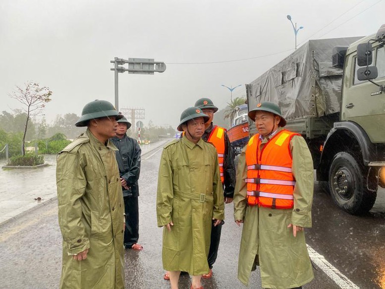 Gia Lai triển khai các biện pháp khẩn cấp ứng phó với mưa lũ đặc biệt lớn- Ảnh 1. Gia Lai triển khai các biện pháp khẩn cấp ứng phó với mưa lũ đặc biệt lớn- Ảnh 1.