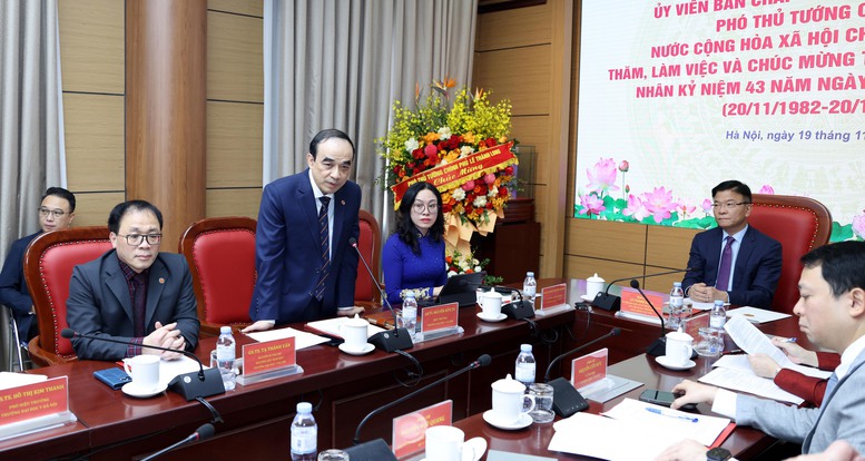 Phó Thủ tướng Lê Thành Long chỉ rõ 'thời cơ đặc biệt' cho sự phát triển của Đại học Y Hà Nội- Ảnh 4. Phó Thủ tướng Lê Thành Long chỉ rõ 'thời cơ đặc biệt' cho sự phát triển của Đại học Y Hà Nội- Ảnh 4.