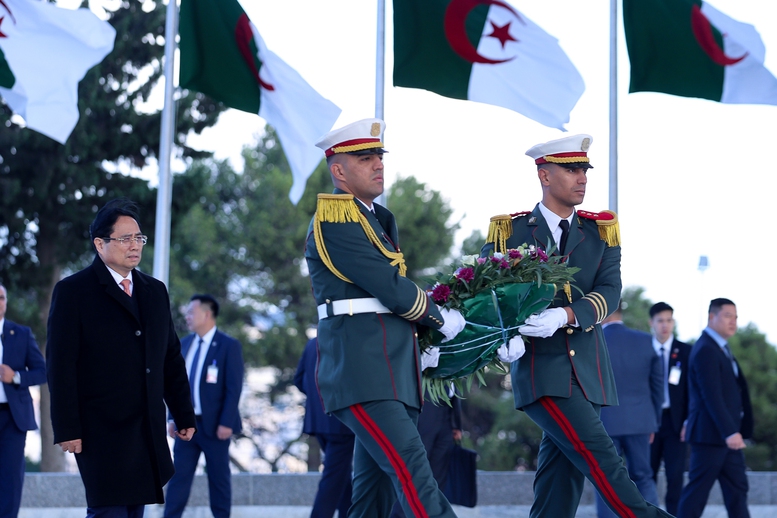 Thủ tướng tưởng niệm các anh hùng, liệt sĩ, cựu chiến binh của Algeria- Ảnh 1. Thủ tướng tưởng niệm các anh hùng, liệt sĩ, cựu chiến binh của Algeria- Ảnh 1.