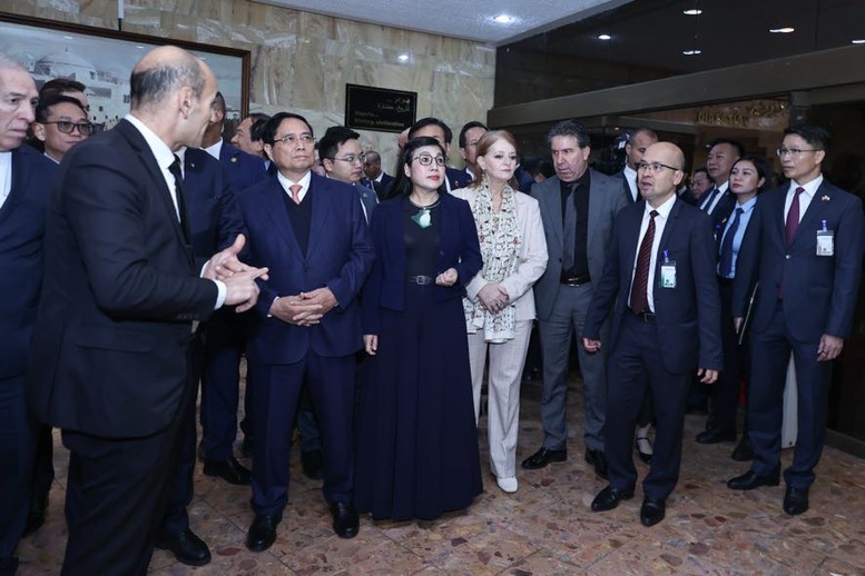 Thủ tướng tưởng niệm các anh hùng, liệt sĩ, cựu chiến binh của Algeria- Ảnh 7. Thủ tướng tưởng niệm các anh hùng, liệt sĩ, cựu chiến binh của Algeria- Ảnh 7.