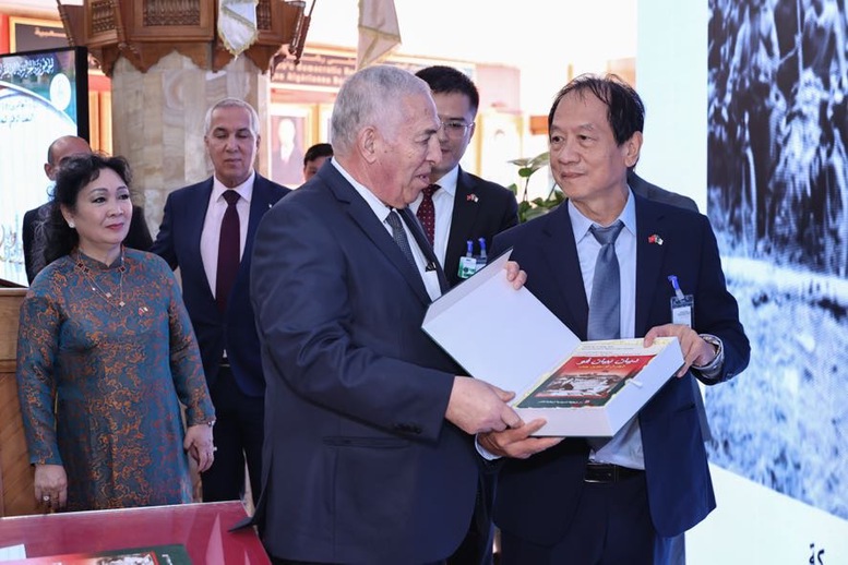 Thủ tướng dự lễ ra mắt cuốn sách 'Điện Biên Phủ' của Đại tướng Võ Nguyên Giáp bằng tiếng Arab- Ảnh 4.