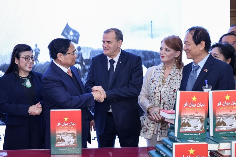 Thủ tướng dự lễ ra mắt cuốn sách 'Điện Biên Phủ' của Đại tướng Võ Nguyên Giáp bằng tiếng Arab- Ảnh 1.