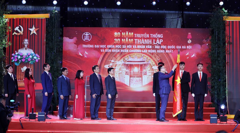 Khẳng định vai trò tiên phong, xứng đáng trung tâm nghiên cứu hàng đầu cả nước về khoa học xã hội và nhân văn- Ảnh 4.