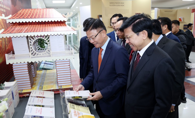 Khẳng định vai trò tiên phong, xứng đáng trung tâm nghiên cứu hàng đầu cả nước về khoa học xã hội và nhân văn- Ảnh 7.