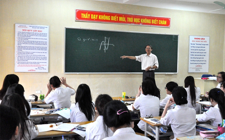 Có kết hợp thăng hạng khi công chức chuyển làm giáo viên?