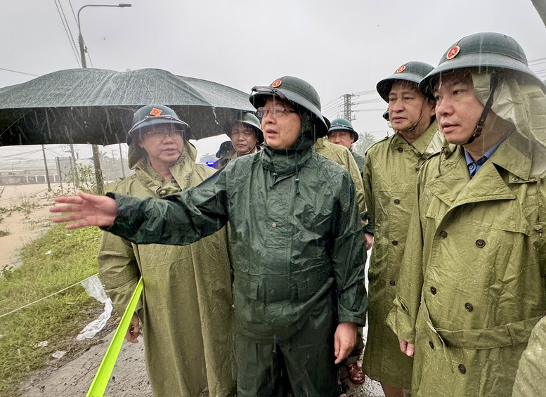 Phó Thủ tướng Hồ Quốc Dũng: Di dời dân ngay trong ngày, tuyệt đối không để xảy ra thiệt hại về người- Ảnh 1. Phó Thủ tướng Hồ Quốc Dũng: Di dời dân ngay trong ngày, tuyệt đối không để xảy ra thiệt hại về người- Ảnh 1.