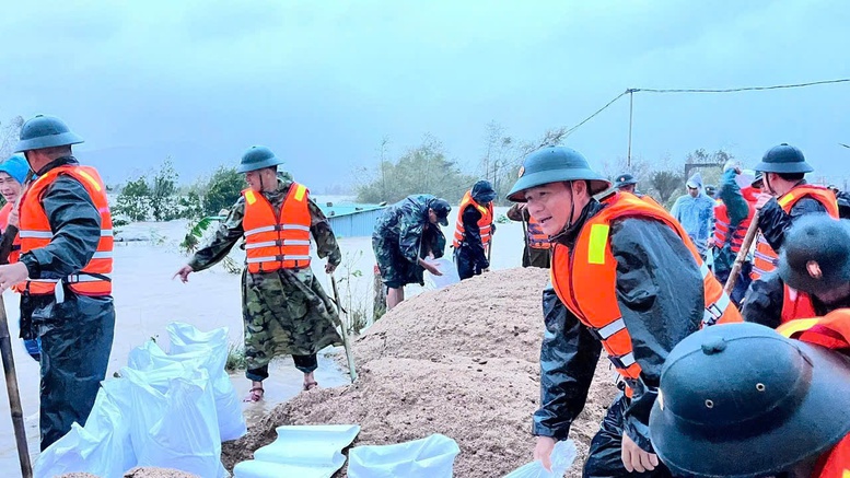 Lũ khẩn cấp trên các sông ở Khánh Hòa và Gia Lai- Ảnh 2. Lũ khẩn cấp trên các sông ở Khánh Hòa và Gia Lai- Ảnh 2.
