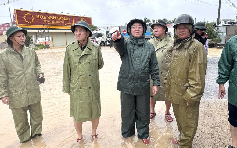 Phó Thủ tướng Hồ Quốc Dũng: Tập trung di dời dân, huy động tổng lực khắc phục chia cắt giao thông tại Đắk Lắk