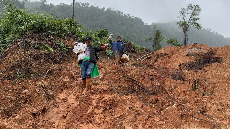 Tấm lòng người thầy và những nụ cười sau con dốc- Ảnh 3.