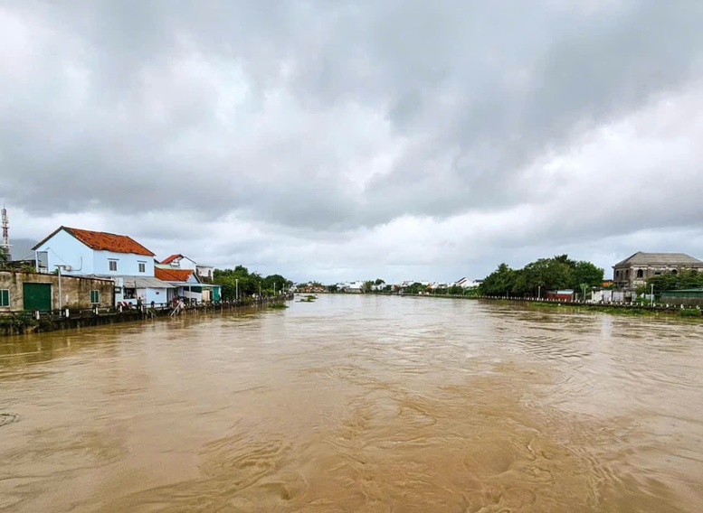 Đỉnh lũ trên sông Dinh Ninh Hòa có thể tương đương lũ lịch sử năm 1986- Ảnh 1.