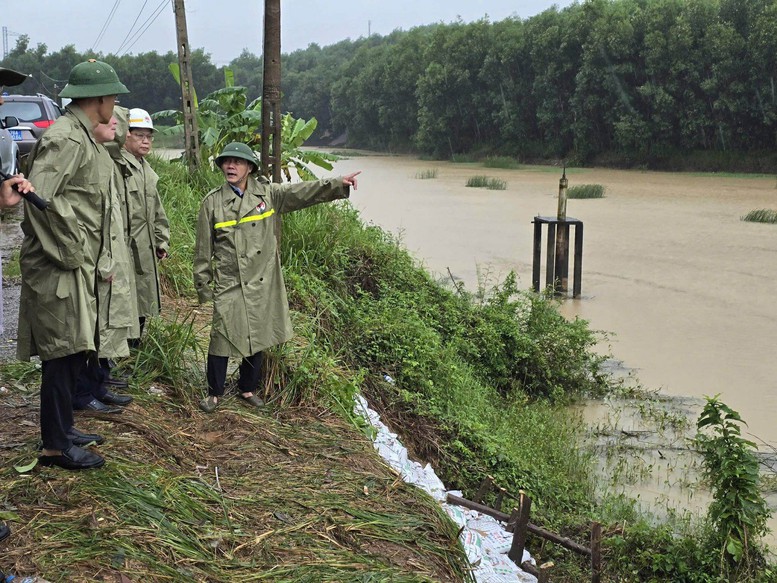 Quảng Ngãi: Khẩn trương xử lý sự cố, bảo đảm an toàn cho người dân- Ảnh 1. Quảng Ngãi: Khẩn trương xử lý sự cố, bảo đảm an toàn cho người dân- Ảnh 1.
