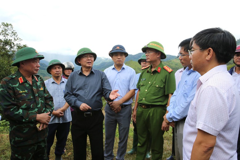 Quảng Ngãi mở đường, phá thế cô lập cho 5 thôn ở xã Ngọc Linh- Ảnh 1. Quảng Ngãi mở đường, phá thế cô lập cho 5 thôn ở xã Ngọc Linh- Ảnh 1.