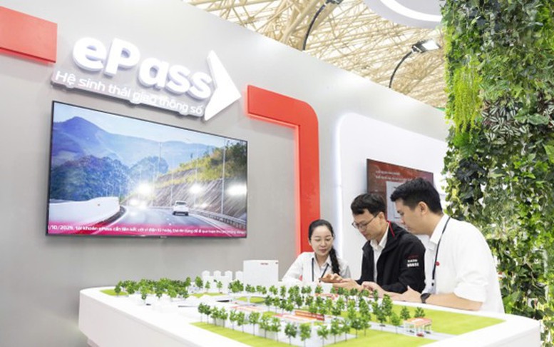 Gian hàng Viettel tại Hội chợ Mùa Thu thu hút khách tham quan