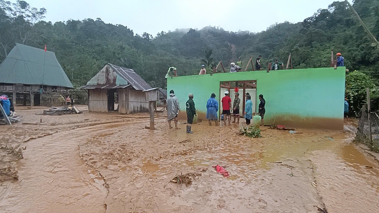 Đà Nẵng: Sơ tán nhiều hộ dân ở miền núi trước nguy cơ sạt lở- Ảnh 6. Đà Nẵng: Sơ tán nhiều hộ dân ở miền núi trước nguy cơ sạt lở- Ảnh 6.