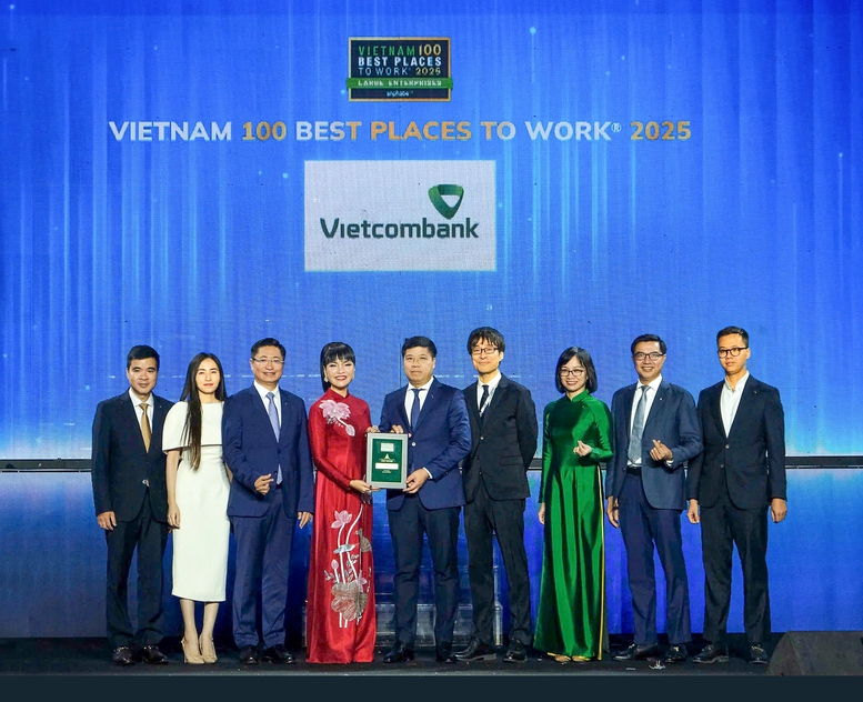 Vietcombank duy trì 10 năm liền đứng đầu nơi làm việc tốt nhất- Ảnh 1. Vietcombank duy trì 10 năm liền đứng đầu nơi làm việc tốt nhất- Ảnh 1.