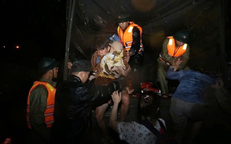 Quân khu 5 triển khai lực lượng khẩn cấp hỗ trợ Gai Lai ứng phó với lũ