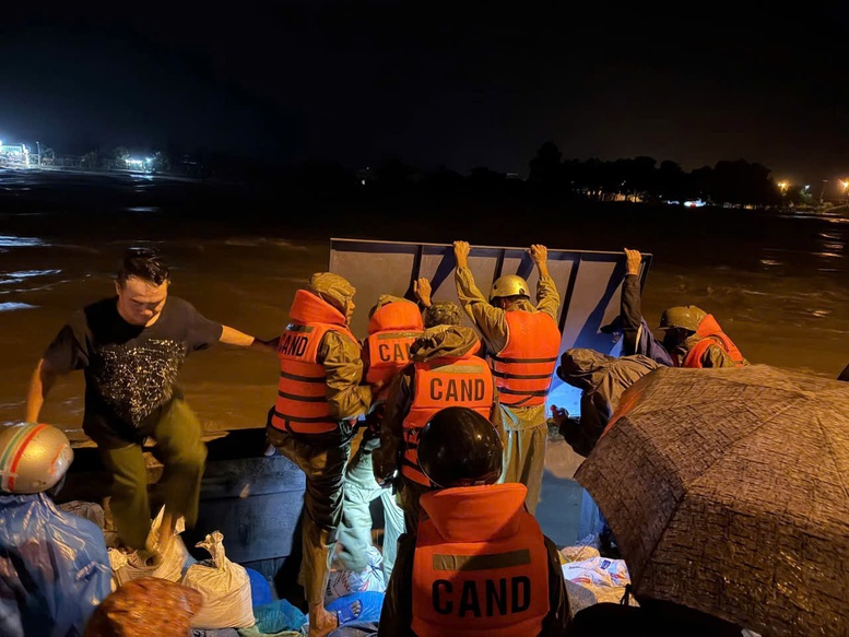 Lũ trên sông Dinh vượt mốc lịch sử 1986, gây ngập sâu ở vùng hạ lưu- Ảnh 1.