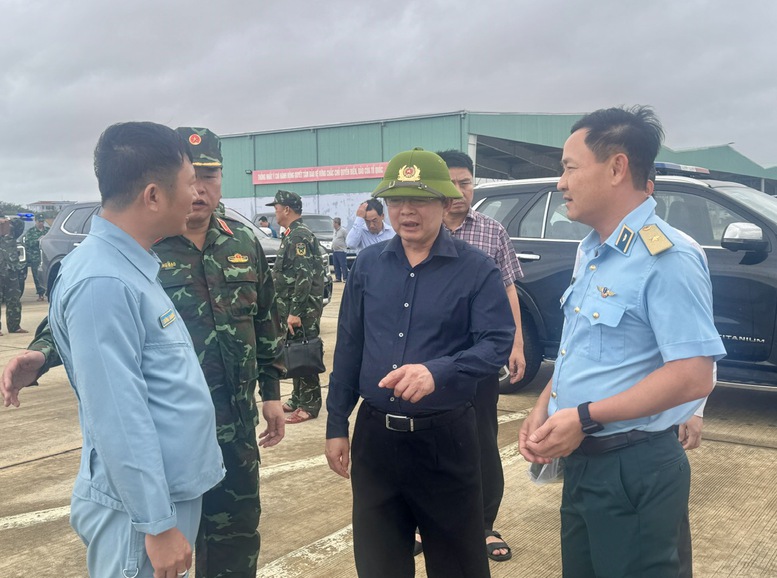 Phó Thủ tướng Hồ Quốc Dũng kiểm tra công tác ứng phó khẩn cấp mưa lũ tại Khánh Hòa- Ảnh 3.