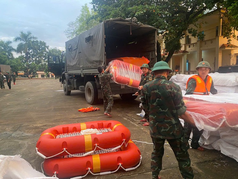 Công điện của Thủ tướng Chính phủ về việc tăng cường công tác quản lý và sử dụng hàng dự trữ quốc gia để hỗ trợ, ứng phó mưa, lũ tại khu vực Trung Bộ- Ảnh 1.