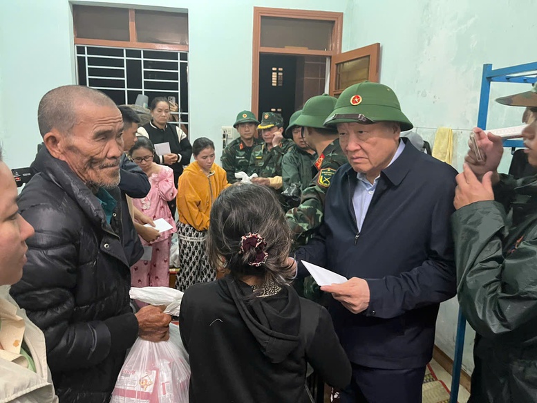 Nỗ lực giảm thiểu thiệt hại do mưa lũ gây ra- Ảnh 4. Nỗ lực giảm thiểu thiệt hại do mưa lũ gây ra- Ảnh 4.