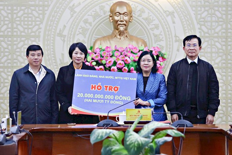 Ủy ban Trung ương MTTQ Việt Nam trao 20 tỷ đồng hỗ trợ Lâm Đồng khắc phục hậu quả mưa lũ- Ảnh 6.