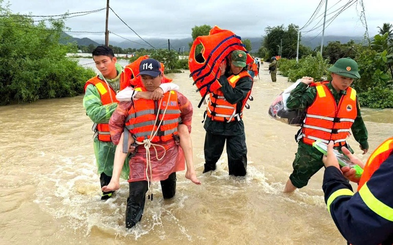 Quân đội phải bằng mọi biện pháp tiếp cận nơi ngập sâu, để kịp thời di dời, sơ tán người dân