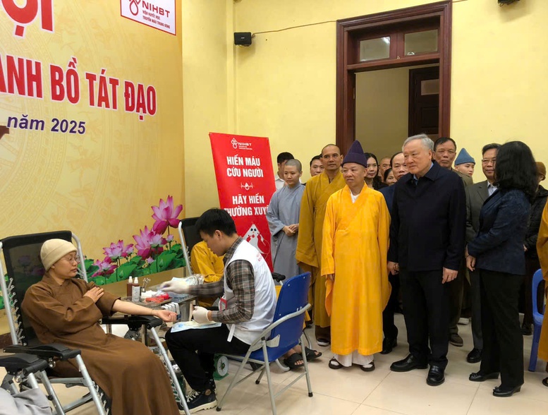 Phó Thủ tướng Thường trực dự ngày hội 'Hiến máu cứu người - hành Bồ Tát đạo'- Ảnh 1.