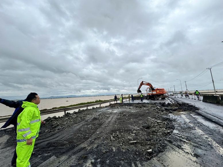 Còn 19 vị trí tắc đường trên các tuyến quốc lộ do địa phương quản lý- Ảnh 1. Còn 19 vị trí tắc đường trên các tuyến quốc lộ do địa phương quản lý- Ảnh 1.