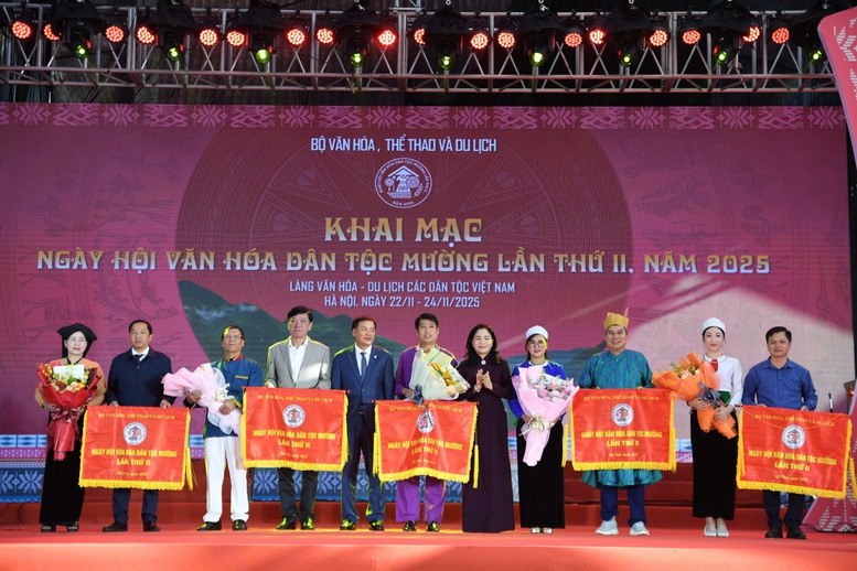 Khai mạc Ngày hội Văn hoá dân tộc Mường lần thứ II năm 2025- Ảnh 2. Khai mạc Ngày hội Văn hoá dân tộc Mường lần thứ II năm 2025- Ảnh 2.