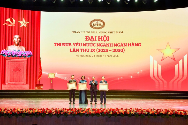 NHNN đón nhận Huân chương lao động hạng Nhất- Ảnh 2. NHNN đón nhận Huân chương lao động hạng Nhất- Ảnh 2.