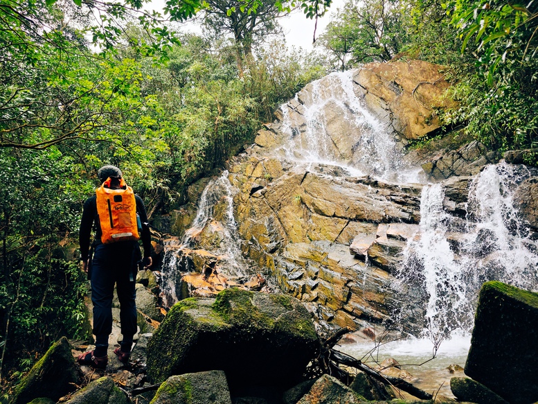 Ngắm biển mây cuồn cuộn, núi rừng nguyên sơ từ 'nóc nhà' Quảng Trị- Ảnh 4.