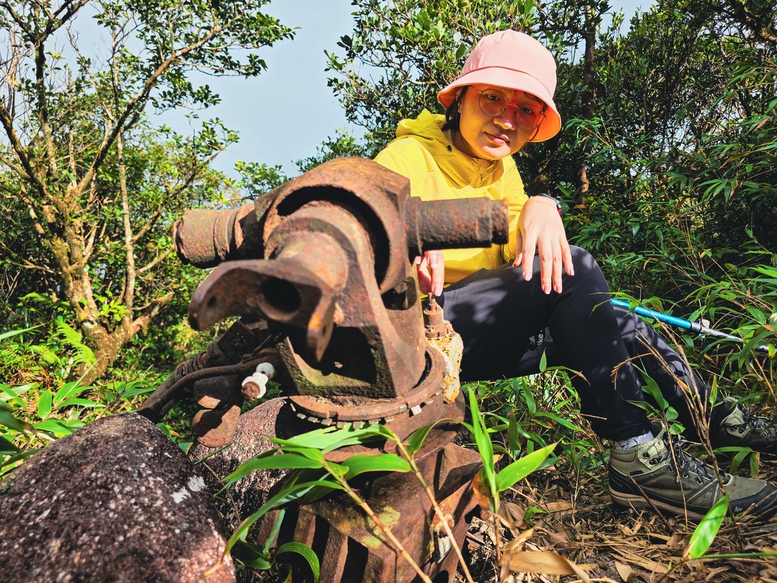 Ngắm biển mây cuồn cuộn, núi rừng nguyên sơ từ 'nóc nhà' Quảng Trị- Ảnh 6.