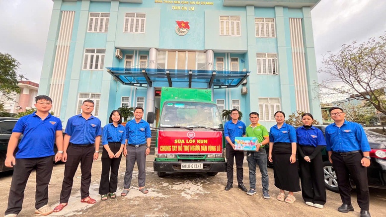 Sữa LOF Kun và những chuyến xe không ngừng nghỉ đi về phía đồng bào- Ảnh 2.