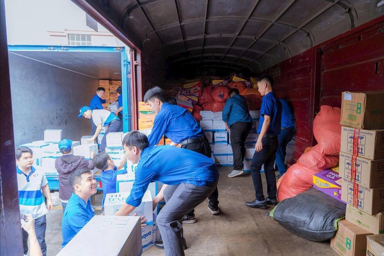 Dự kiến khôi phục tuyến đường sắt quốc gia vào sáng mai, 26/11- Ảnh 1. Dự kiến khôi phục tuyến đường sắt quốc gia vào sáng mai, 26/11- Ảnh 1.